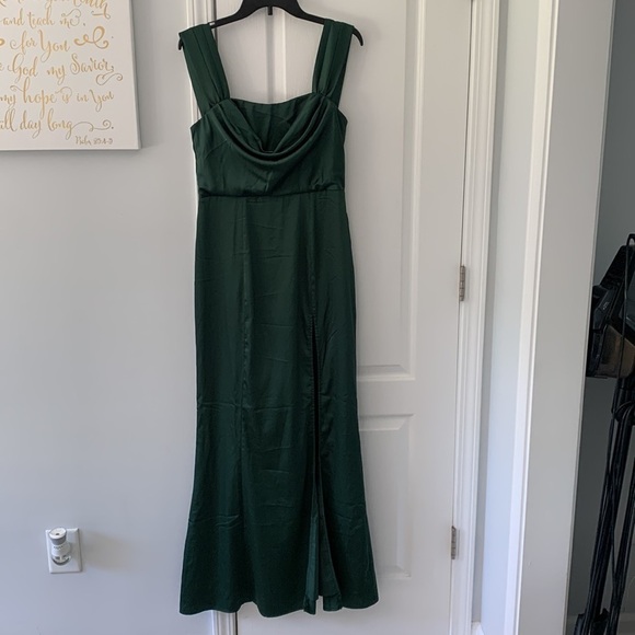 Showpo. Amethyst Green dress front split holidays bridesmaids size 8 Prom satin‎ - Picture 10 of 16